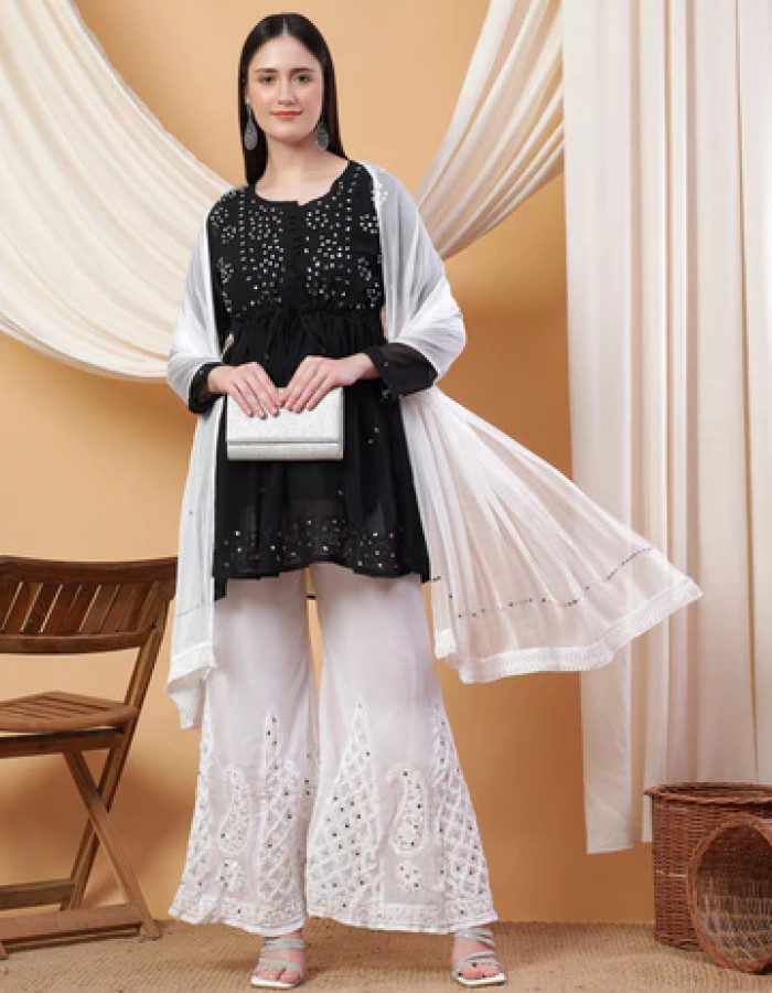  Black Embroidered Cotton Cropped Pants